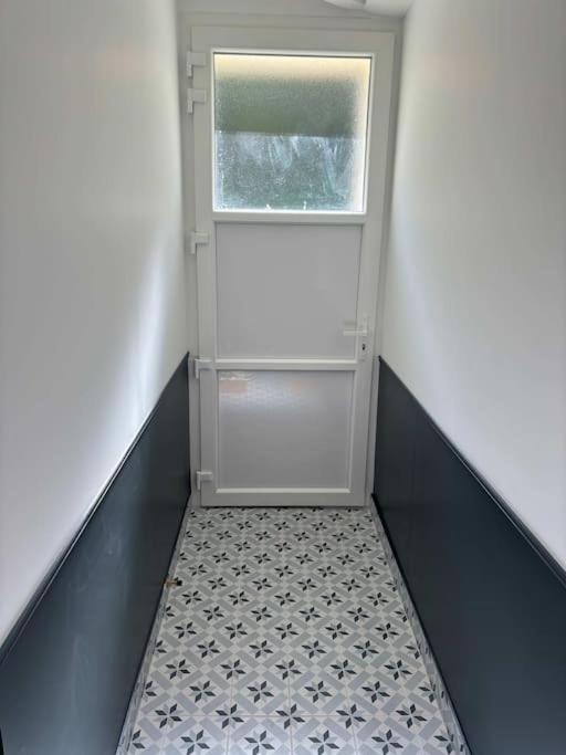 Duplex Parapluies De Cherbourg Netflix Parking Экстерьер фото