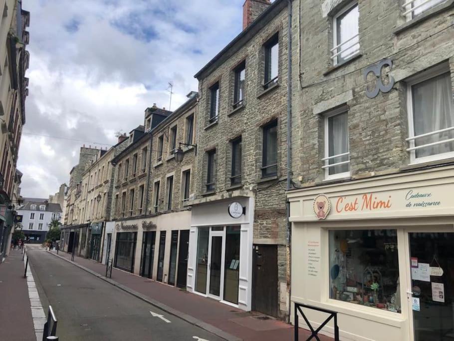 Duplex Parapluies De Cherbourg Netflix Parking Экстерьер фото