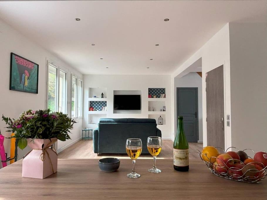 Duplex Parapluies De Cherbourg Netflix Parking Экстерьер фото